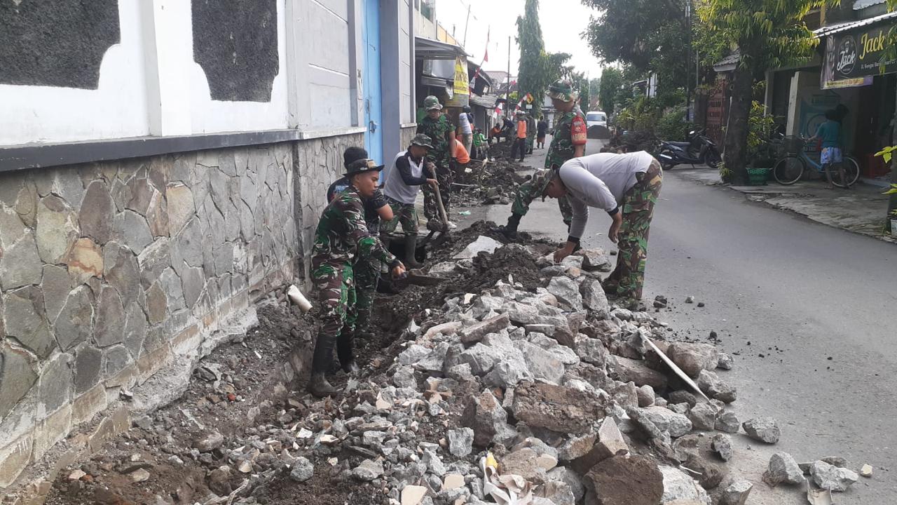 Semangat Gotong Royong Terus Digelorakan Koramil 04/Jebres Dalam KBD Tahap I Tahun 2024