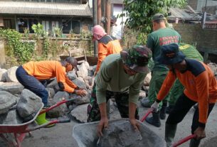 Angkong Alat Angkut Sederhana Mampu Sebagai Senjata Andalan Satgas TMMD Sengkuyung Tahap II Kodim 0735/Surakarta
