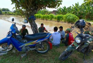 Babinsa Teras Jalin Komunikasi Dengan Petani