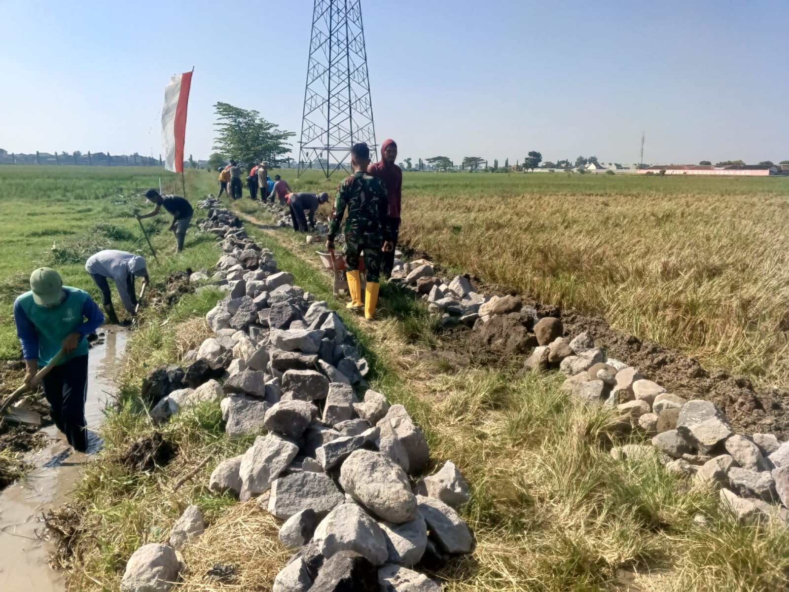Dari Sasaran Fisik Pembuatan Talud dan pengecoran Jalan, Sisa waktu yang ada Pekerjaan terus dikebut