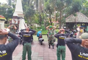 Gembleng Dengan Latihan PBB, Babinsa Setabelan Berharap Linmas Miliki Kedisiplinan Dan Loyalitas Yang Tinggi