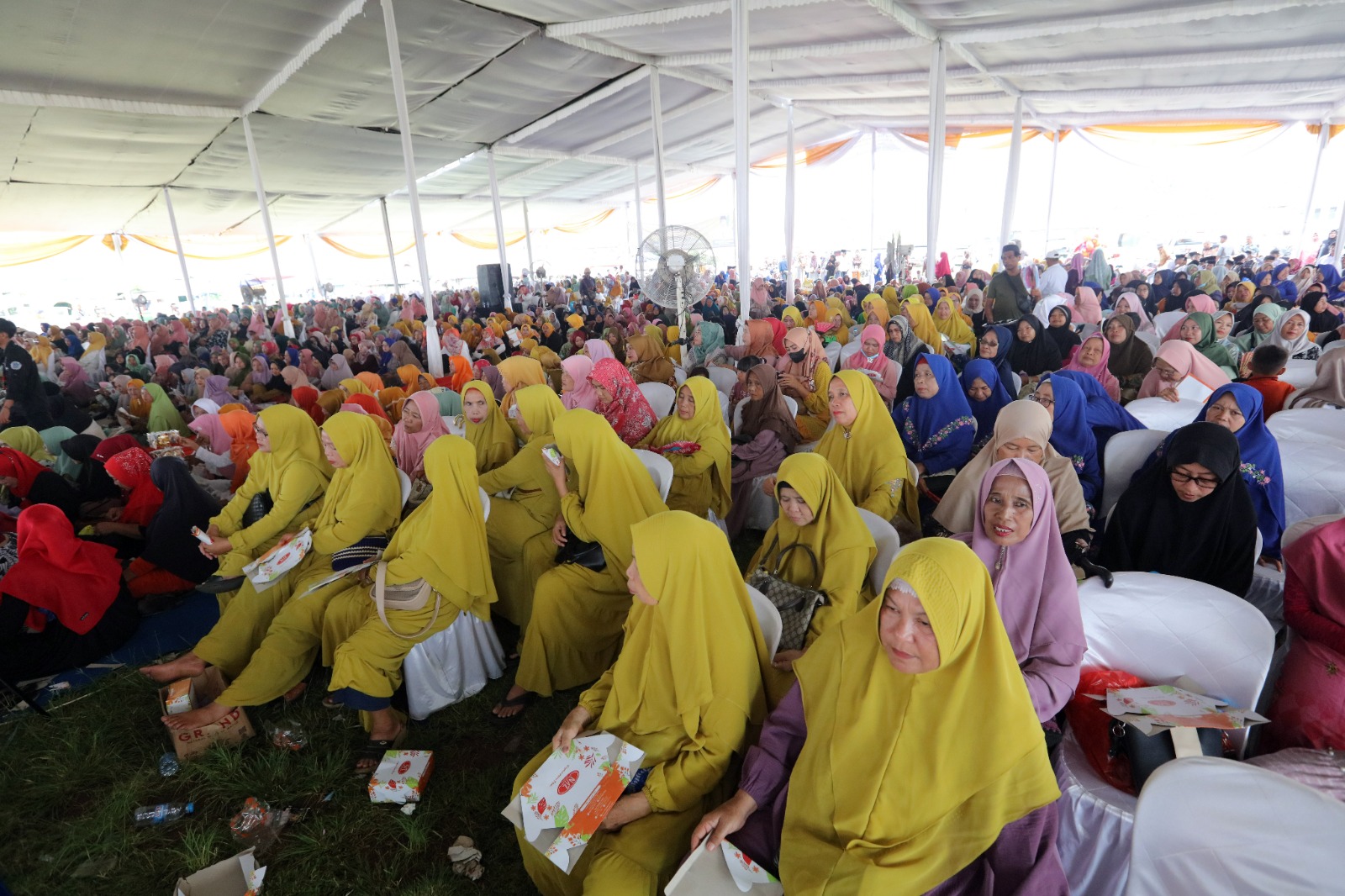 Gubernur Arinal dan Ibu Riana Hadiri Pengajian Akbar Pemprov Lampung di Kecamatan Kedondong, Pesawaran