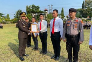 Hari Kebangkitan Nasional, Kapolres Lampung Utara Beri Penghargaan Kepada Personel Yang Berprestasi