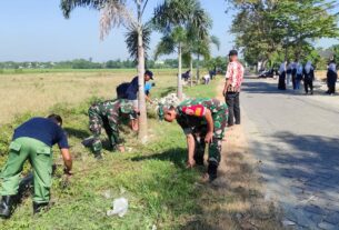 Dukung Pencanangan BBGRM XXI, Babinsa Koramil Dander Bojonegoro Karya Bakti bersama Masyarakat