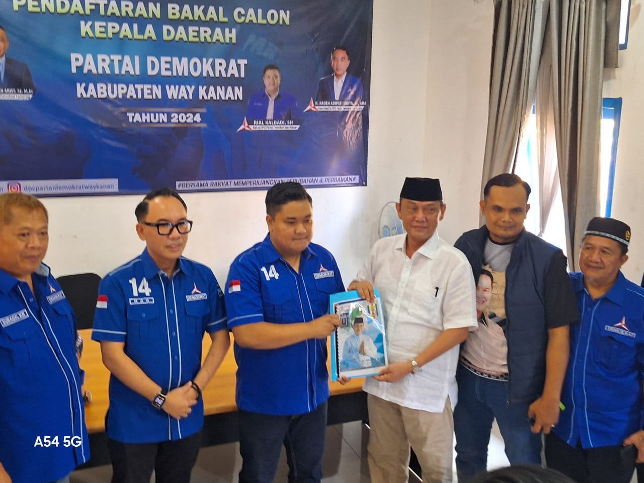 Kembalikan berkas penjaringan di Partai Demokrat, bakal Calon Bupati Ali Rahman Pinang Ayu Asalasiyah sebagai Wakilnya