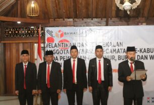 Ketua Bawaslu Way Kanan Melantik Panwascam untuk Pilkada