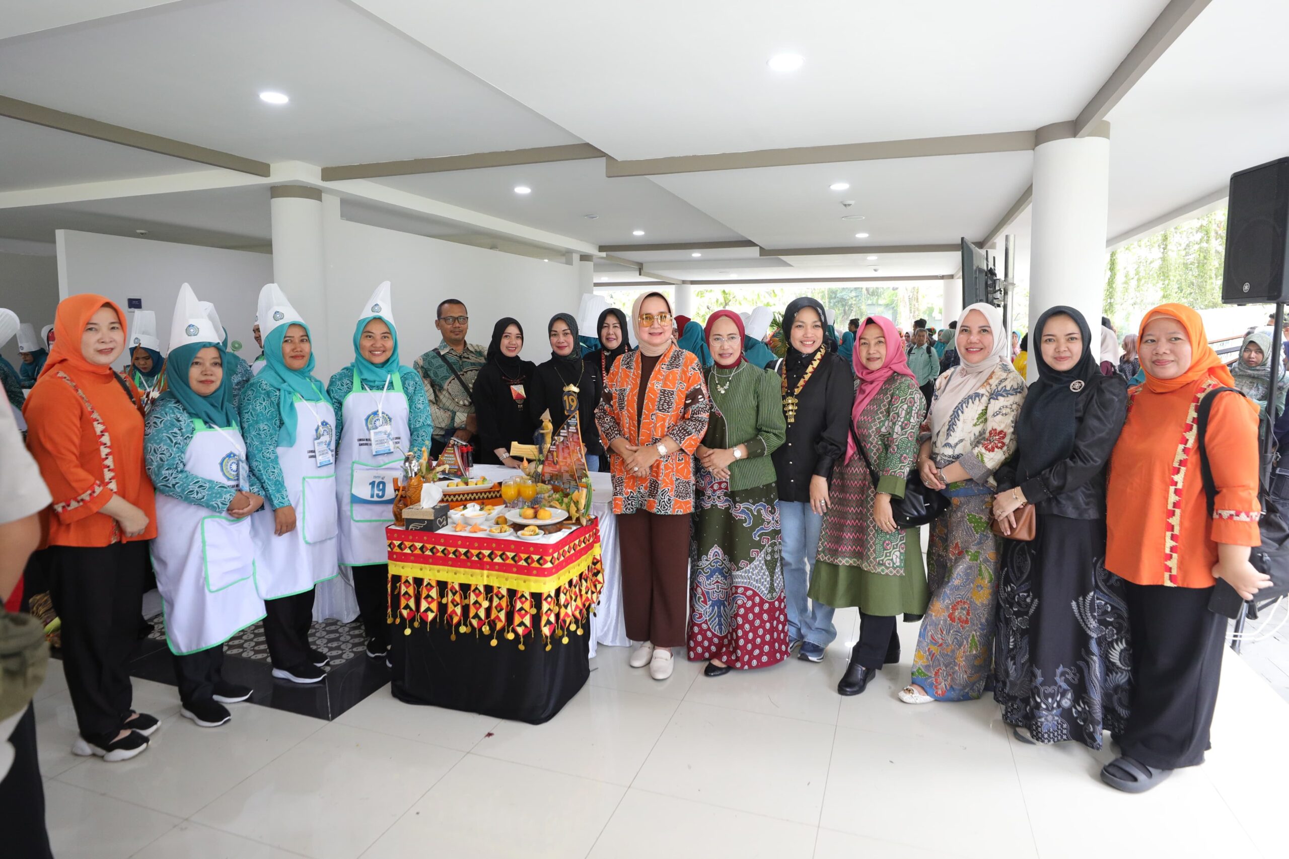 Kontingen TP PKK Mesuji Lampung Raih Juara Ketiga pada Gelaran Peringatan Hari Kesatuan Gerak PKK ke-52 dan Jamnas Kader PKK Se-Indonesia di Kota Surakarta, Hasil Binaan Ibu Riana Sari Arinal dan Pori Karlia Sulpakar