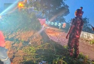 Longsor Di Desa Genting Babinsa Bergerak Cepat Terjun di Lokasi