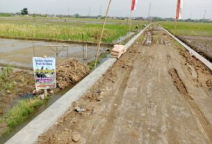 "Matur Nuhun Pak Tentara" Poktan Ngudi Santosa Pasang Banner Ucapan Terimakasih Untuk Satgas TMMD