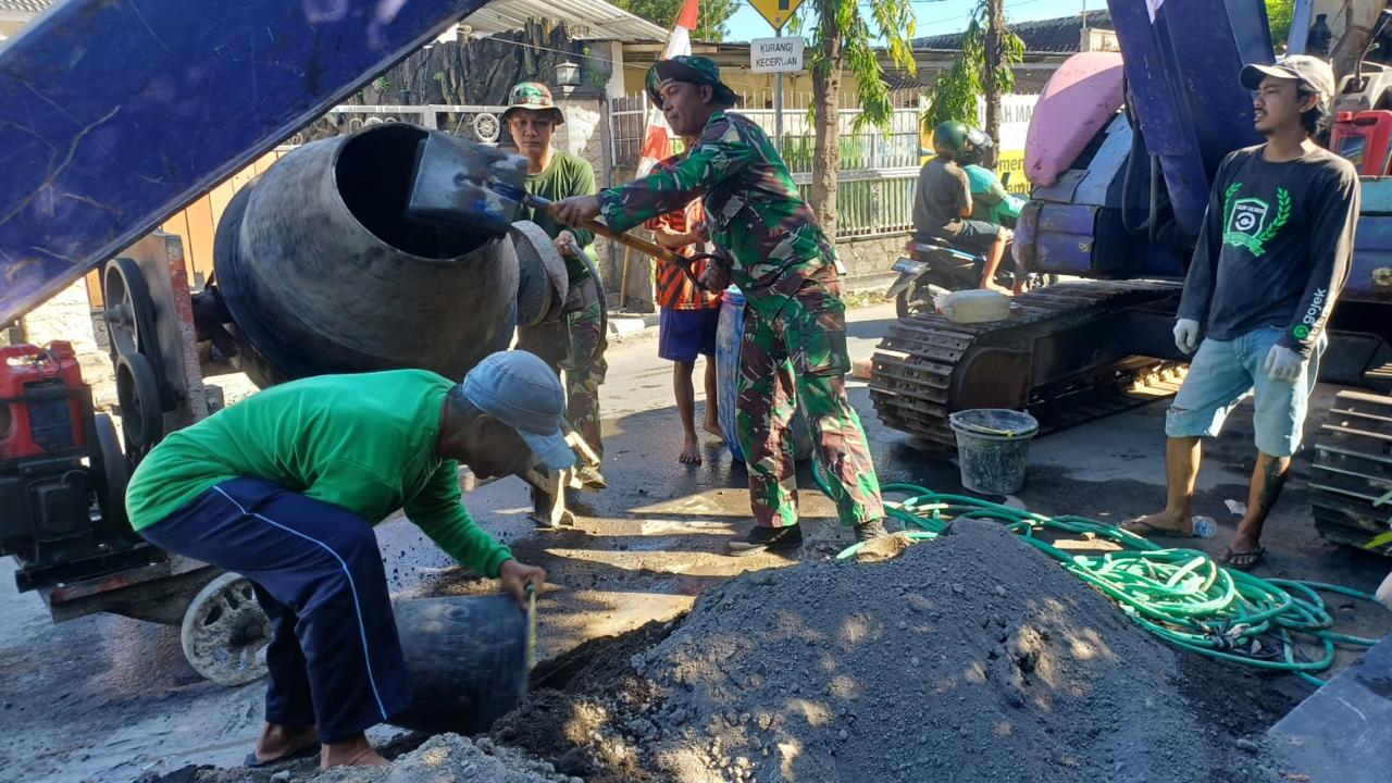 Melalui Karya Bakti Daerah, Koramil 04/Jebres Wujudkan Kemanunggalan TNI Dengan Rakyat