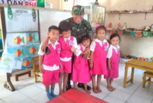 Peduli Terhadap Pendidikan, Babinsa Sudiroprajan Sambang ke Sekolah Taman Kanak - Kanak