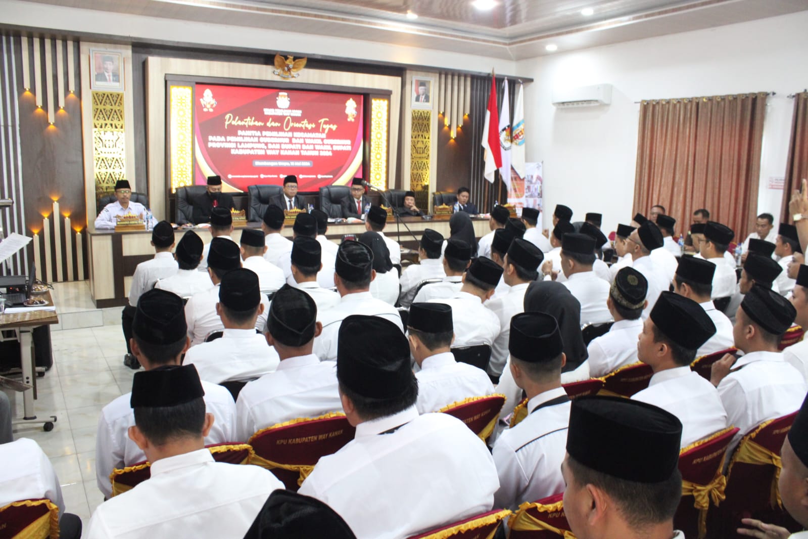 Pelantikan dan Bimtek Anggota Panitia Pemilihan Kecamatan ( PPK ) Se-Kab. Way Kanan