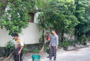 Pelopori Kegiatan Positif, Babinsa Bersama Satlinmas Laksanakan Kerja Bakti Bersihkan Lingkungan Kelurahan