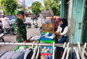 Sambangi Pelaku UMKM Babinsa Jayengan Berikan Semangat dan Motivasi