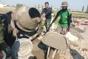 Sasaran Fisik Terus dikebut, Perwira Pelaksana TMMD Kapten Inf Kurniawan tetap intensif kontrol kualitas pekerjaan
