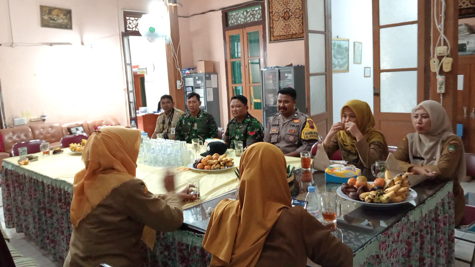 Suasana Haru Warnai Perpisahan Purna Tugas Babinsa Kepatihan Kulon di Wilayah Binaan