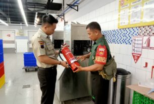 Babinsa Banyuanyar Laksanakan Pengecekan Apar di Swalayan Superindo..Ternyata Ini Tujuannya