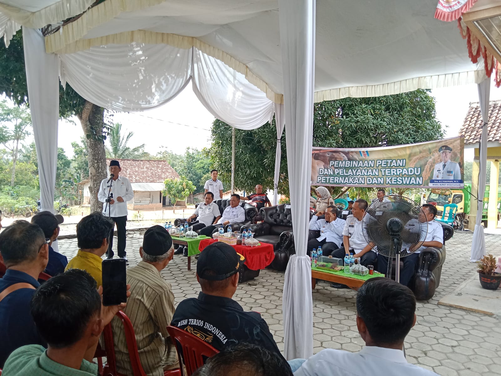 Wakil Bupati Way Kanan melaksanakan pembinaan petani