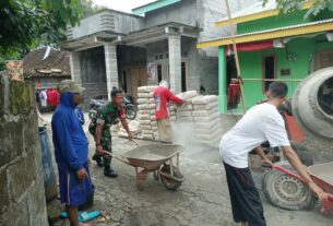 Kerja Bakti Membangun Jalan Contoh Nyata Sinergi Babinsa dan Warga