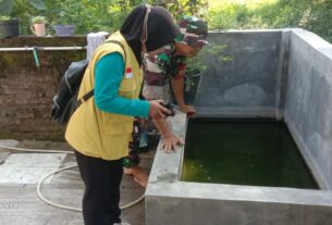 Kerja Sama Babinsa dan Kader Jumantik Dalam Berantas Sarang Nyamuk