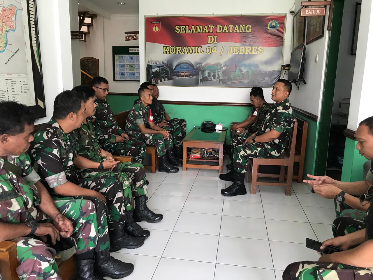 Melalui Apel Pagi, Danramil 04/Jebres Berikan Pengarahan Anggota Jauhi Judi Online Maupun Pinjol