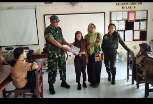 Peduli Pendidikan, Bati Wanwil Koramil 03/Serengan Bersama Linmas Memotivasi Siswa-Siswi Untuk Rajin Belajar