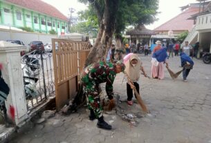 Pembersihan Lingkungan, Upaya Babinsa Bersama Warga Dalam Mencegah Bencana Banjir Dan Penyebaran Penyakit