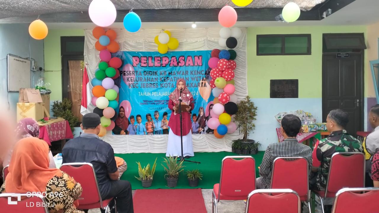 Peran Aktif Babinsa Kepatihan Wetan Pada Adicara Pelepasan Kelulusan Murid PAUD KB Mawar Kencana