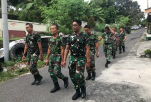 ”Semangat Pagi” Guna Jaga Kebugaran Tubuh Tetap Prima, Koramil 04/Jebres Bina Fisik Dengan Jalan Sehat