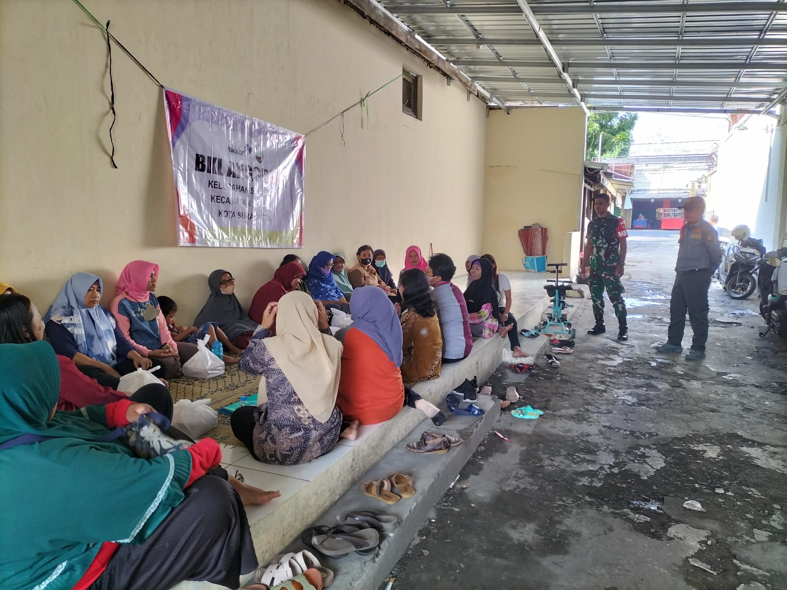Pantau Harga Sembako Jelang Idul Adha, Babinsa Mojosongo Sambangi Pasar Tradisional Kandang Sapi
