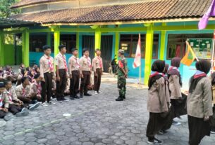 Babinsa Andong Tanamkan Rasa Cinta Tanah Air Sejak Dini