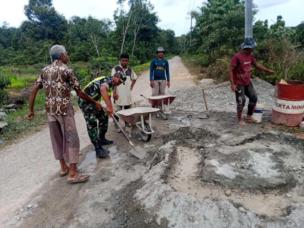 Kerja nyata Serda Kusmanto Membantu Masyarakat