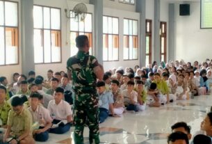 Danramil 02/Banjarsari Berikan Materi Nasionalisme Dan Bela Negara Kepada Siswa SMA N 06 Surakarta