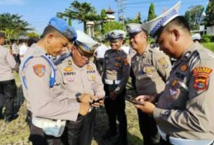 Cegah Judi Online, Pejabat Utama Polres Lampung Utara Cek Hp Personilnya