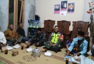 Dekat Dengan Rakyat, Babinsa Simo Hadiri Hajatan Warga
