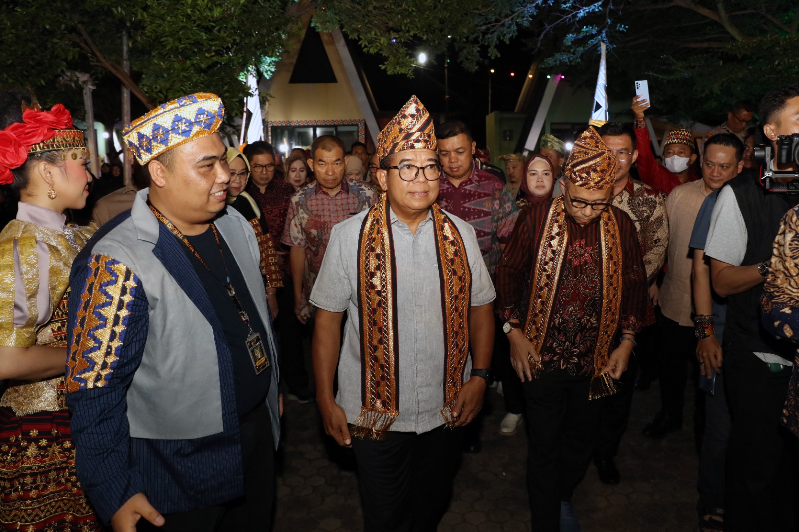 Pj. Gubernur Samsudin Bersama Sekretaris Dirjen Kebudayaan Fitra Arda Buka Festival Musik Tradisi Indonesia