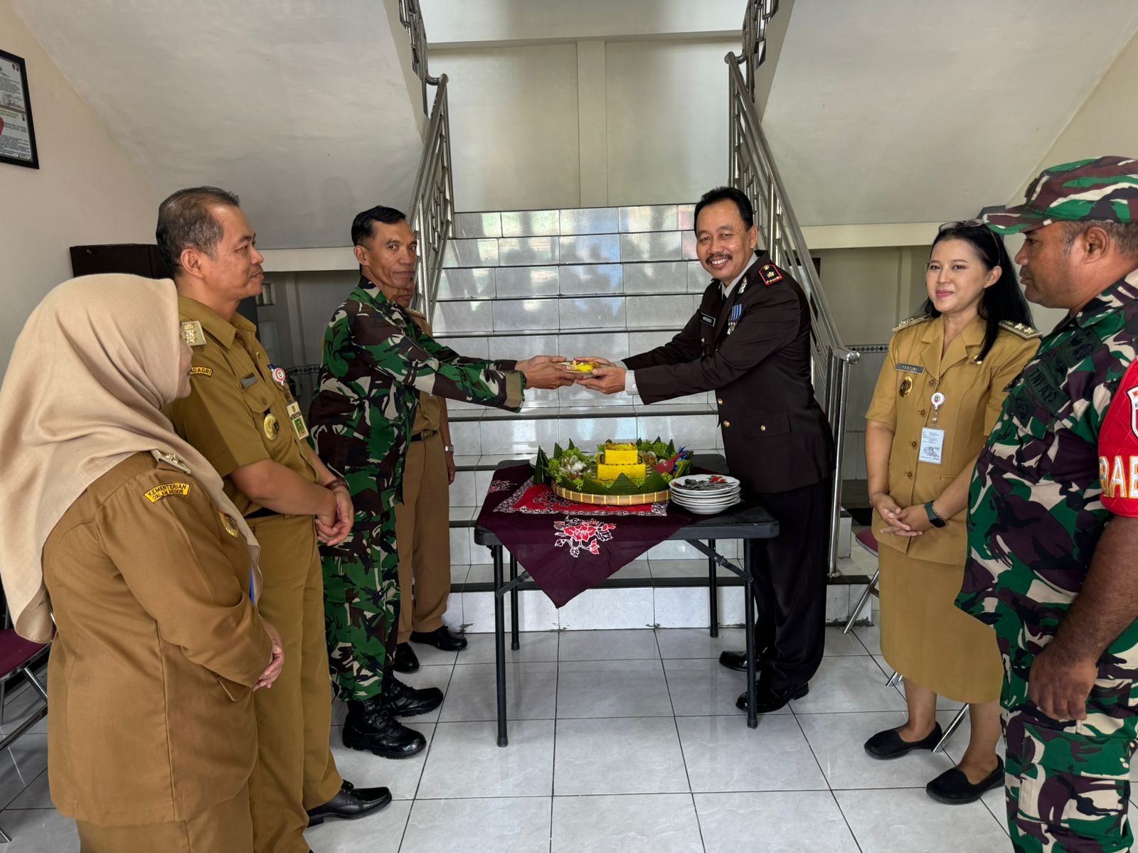 HUT Bhayangkara ke 78, Koramil 03/Seregan Geruduk Polsek Serengan .