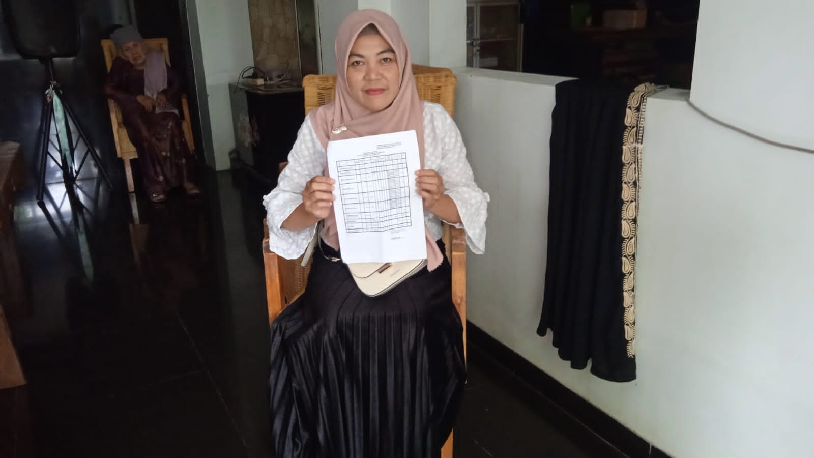Jam ngajar dikurangi, Guru Honorer SDN 1 Kembang Tanjung ngadu ke Diknas Lampura