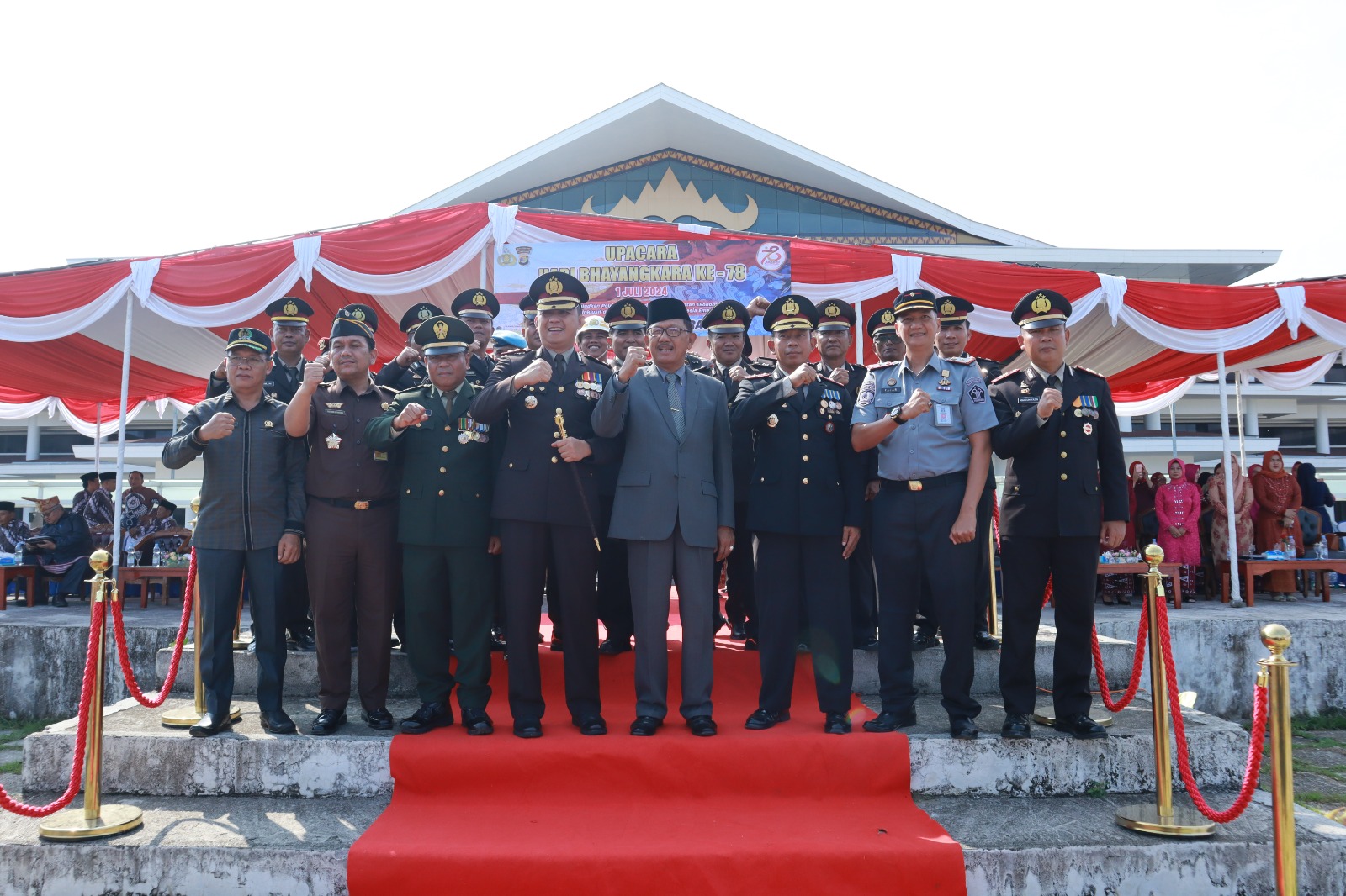 Kapolres Pesisir Barat AKBP Alsyahendra Pimpin Upacara HUT Bhayangkara ke-78