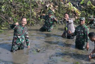Kembali Bersinergi, Kodim 0726/Sukoharjo Karya Bakti TNI-Polri Bersihkan Sungai Grajegan