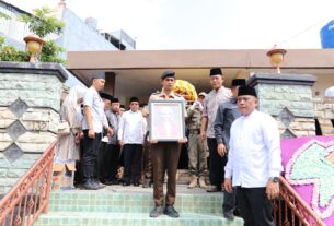 Lampung Kehilangan Putra Terbaik, Pj. Gubernur Samsudin Lepas Jenazah Mantan Asisten Ketataprajaan Provinsi Lampung Mursyid Arsyad di Pemakaman Umum Kupang Teba