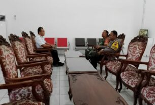 Pagi Ini Kepala Stasiun Jebres Didatangi Babinsa, Ada Apa...??