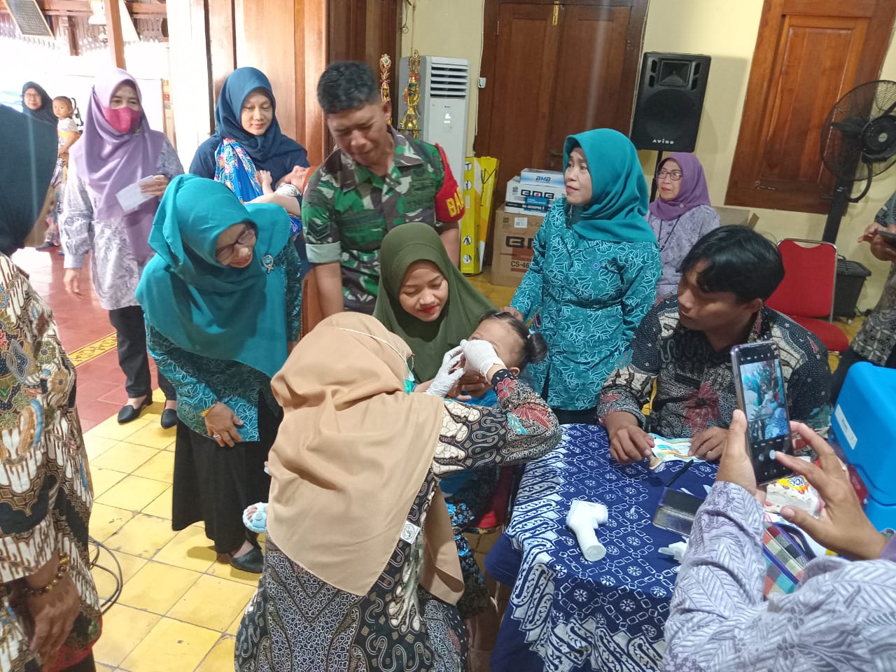 Peduli Kesehatan, Babinsa Laweyan Dampingi Posyandu Balita Dan Ibu Hamil Di Wilayah Binaan