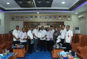 Pemkab Lampura terima bantuan Armada pengangkut Sampah