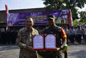 Pemukulan Kentongan Tandai Pembukaan TMMD Sengkuyung Tahap III di Wilayah Kodim 0735/Surakarta