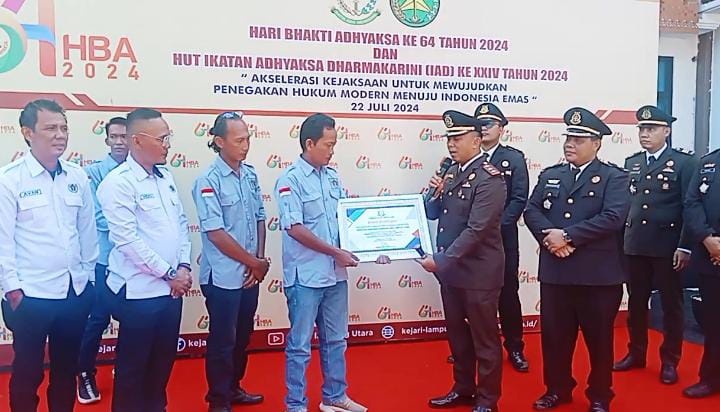Peringatan Hari Bhakti Adhyaksa, Kejari beri penghargaan ke PWI Lampura