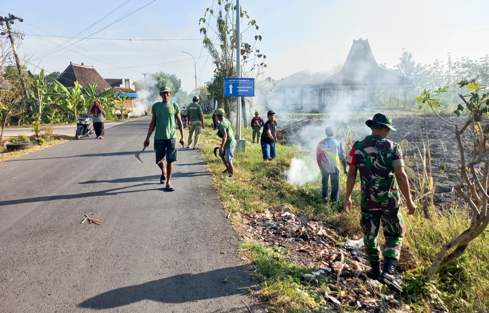 Peringati Hari Lingkungan Hidup Sedunia 2024, Babinsa Kodim Bojonegoro dan Masyarakat Karya Bakti Bersama