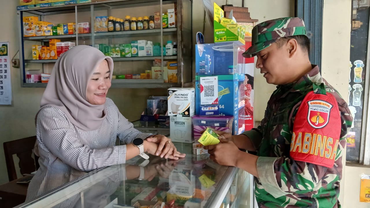 Senyum, Ramah dan Santun, inilah Cara Jitu Babinsa Kratonan Akrab Dengan Warganya