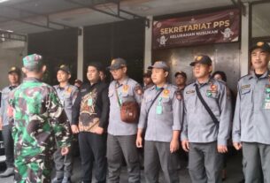 Tingkatkan Disiplin Dan Etos Kerja, Babinsa Nusukan Bersama Lurah Berikan Pembinaan Dan Pengarahan Kepada Linmas