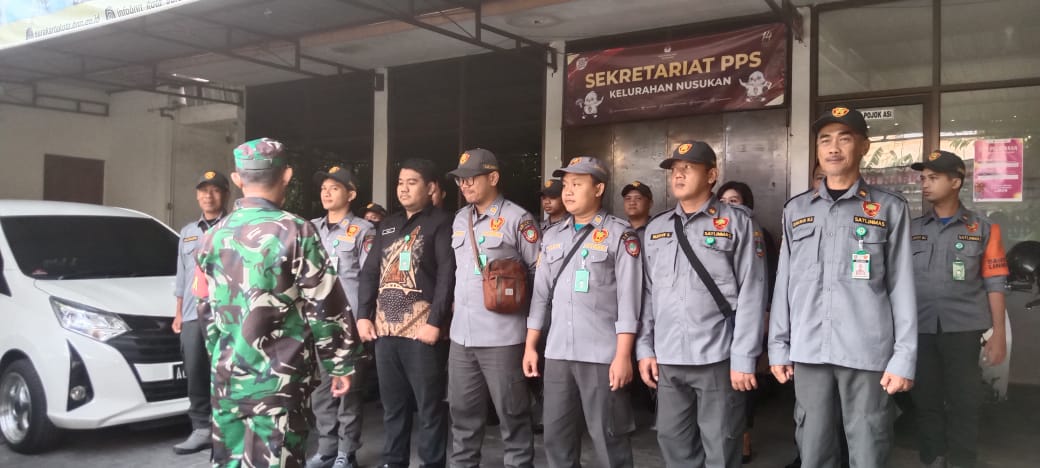 Tingkatkan Disiplin Dan Etos Kerja, Babinsa Nusukan Bersama Lurah Berikan Pembinaan Dan Pengarahan Kepada Linmas